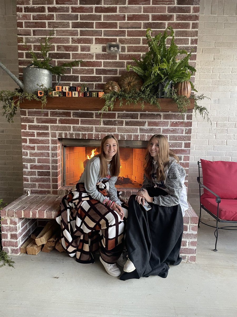 CleburneXc's tweet photo. End of the year XC Party 2022 🎉@BenjaminLudlow9 @AlexisStaton07 @DLuldow @chris33164 @emmadudley22 @cdudleytx @CISDSports #Family #Inspire https://t.co/qKLi9OqrEg