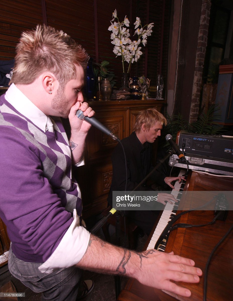 📷 Thought I’d share this photo of @BlakeLewis and Aaron Carter doing a little jam session in Bergen, Norway in August 2008 ❤️