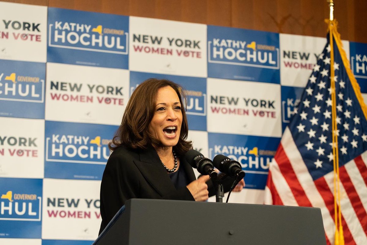 BloomquistHanna's tweet photo. Incredibly proud to have hosted @VP @HillaryClinton @KathyHochul @TishJames &amp; so many more at @BarnardCollege this Thursday on behalf of @cudems. Thankful to be represented by such wonderful women and to call Barnard my home. https://t.co/TYTeJQmCjo
