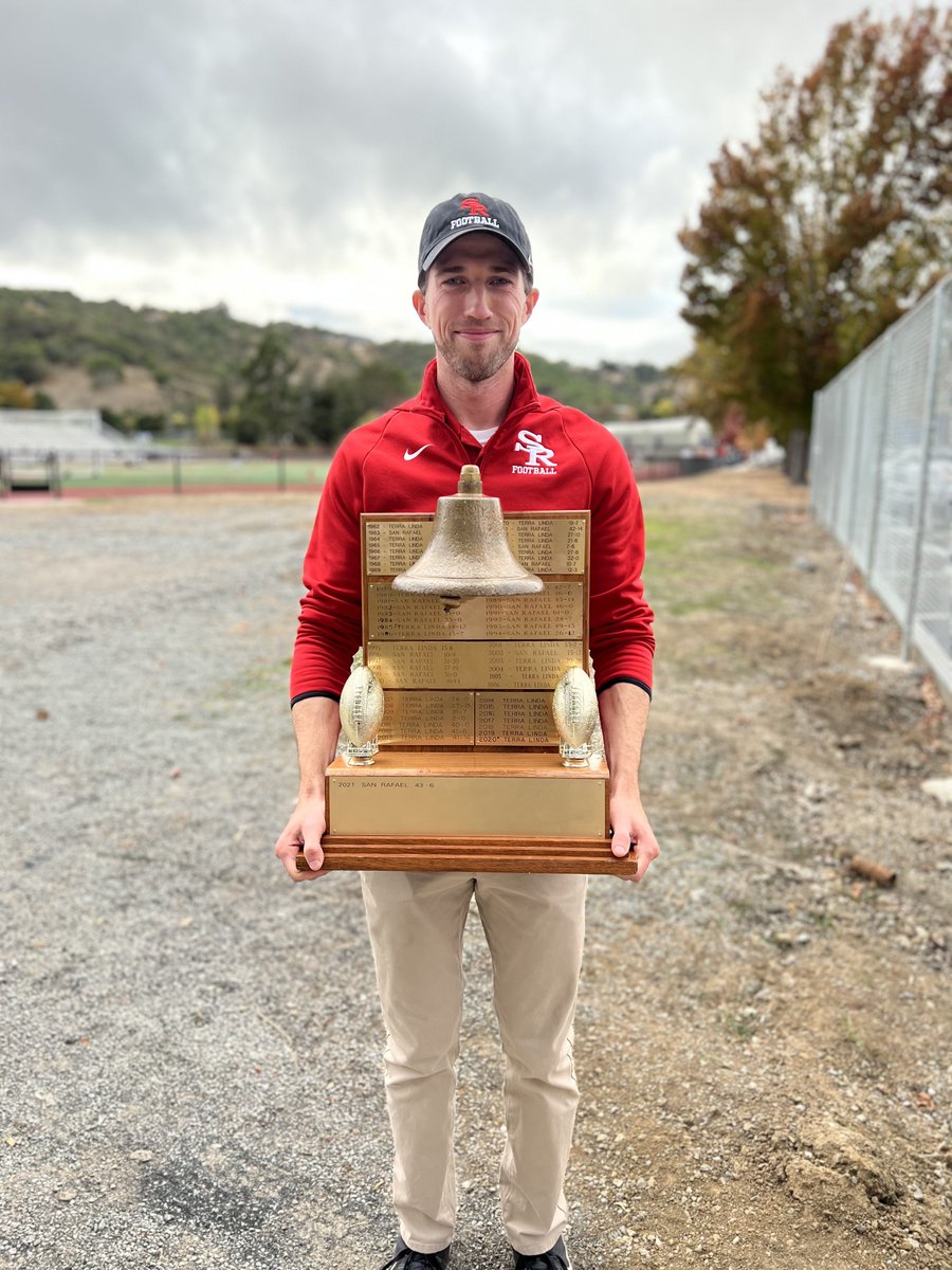 Sanrafaeldawgs's tweet photo. Bell 🔔 Game Winners!

Congratulations to @CoachCaseySully, his staff and our varsity football team for keeping the Bell!

Charlie was responsible for four touchdowns, O put up another 100yd receiving game and Alex ran for 100 again!

@SanRafaelFB @marinij_sports @westcoastpreps_ https://t.co/f0cUh68XWd