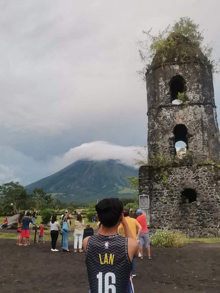 renraldquebec's tweet photo. Cagsawa church 😇 https://t.co/UAkmZV3ZV3