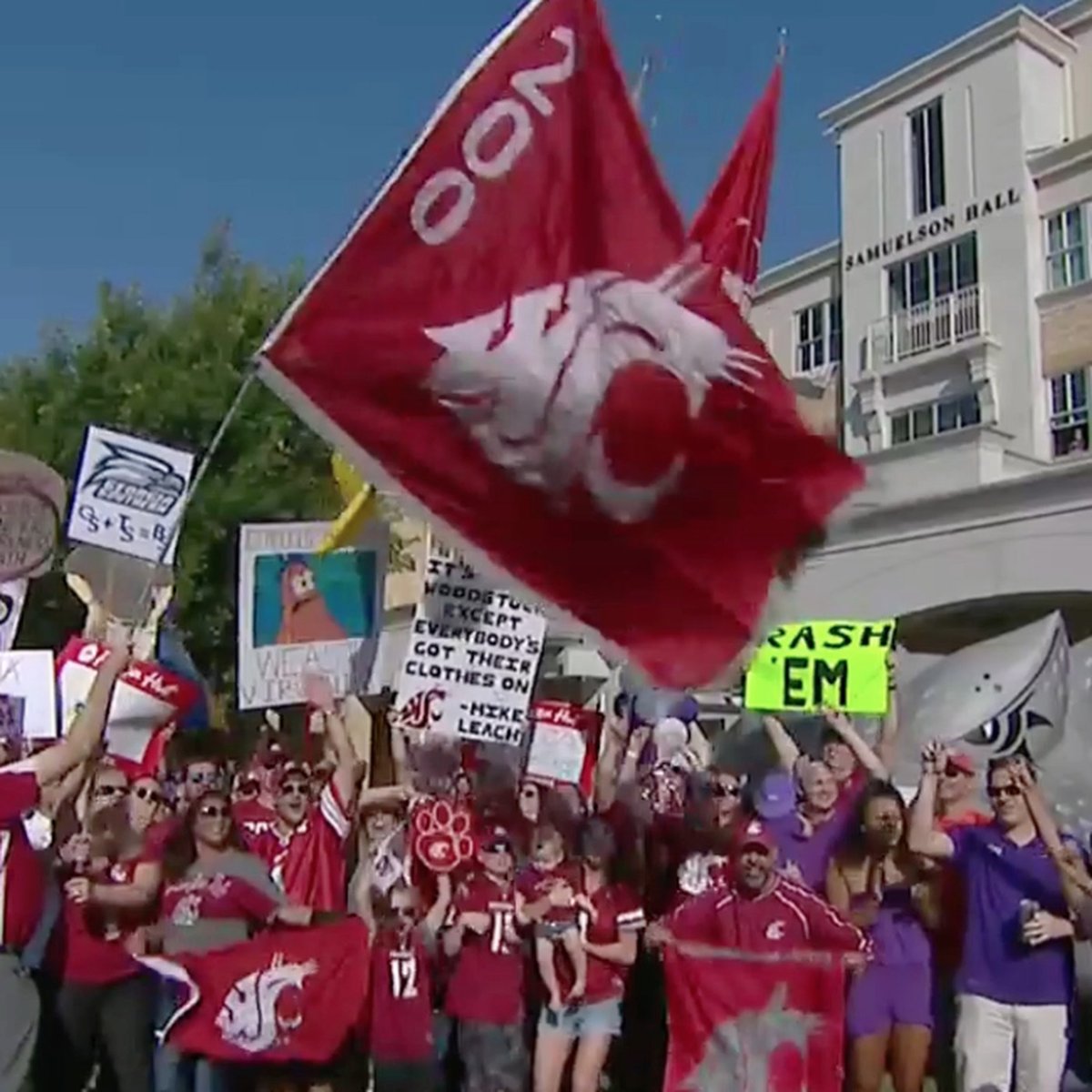 tk210's tweet image. Watching @GamecockFB playing well against Vanderbilt, great game. But @CollegeGameDay has to run the Washington State ad every thirty seconds? Cmon, guys. You only got one spot to run? The guy flew a flag. We get it! Have you visited ANY other colleges??? Yeeesh. #collegegameday
