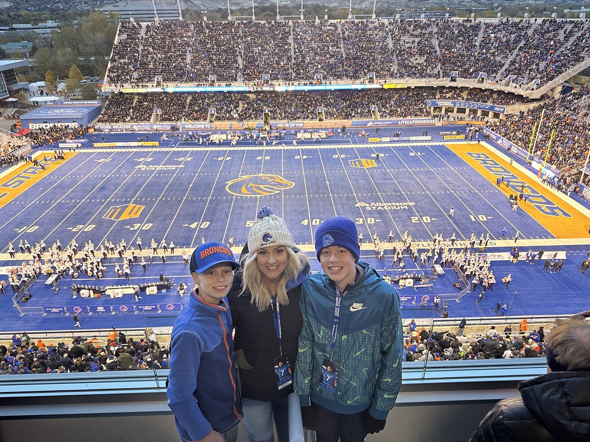 Go Broncos!! Last time she’s going to be able to wear this shirt at a football game for a while🔶🔷 #BSUvsBYU