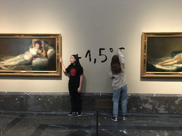 ani_digital's tweet photo. Climate activists glue themselves to Goya paintings in Madrid's Prado Museum
Read @ANI Story | https://t.co/z9KaoTO9oU
#GoyaPaintings #ClimateActivists #ProtestsinEurope #FranciscodeGoya #Madrid #Spain https://t.co/2JVUV5e95f