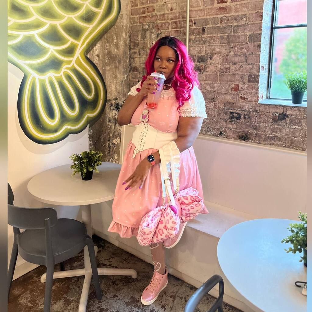 SuchaRandomChic's tweet photo. ✨ Cosmic Strawberry Lemonade✨ #pastelaesthetic #kawaiiaesthetic #harajukufashion #plussizekawaii #alternativefashion #kawaiiblackgirl #blackalt 
#blackgirlsarekawaii  #eglcomm #sweetlolita 
#pastelaesthetic #kawaiiaesthetic #harajukufashion #plussizekawaii #plussizelolit… https://t.co/K8Q1Xg5922