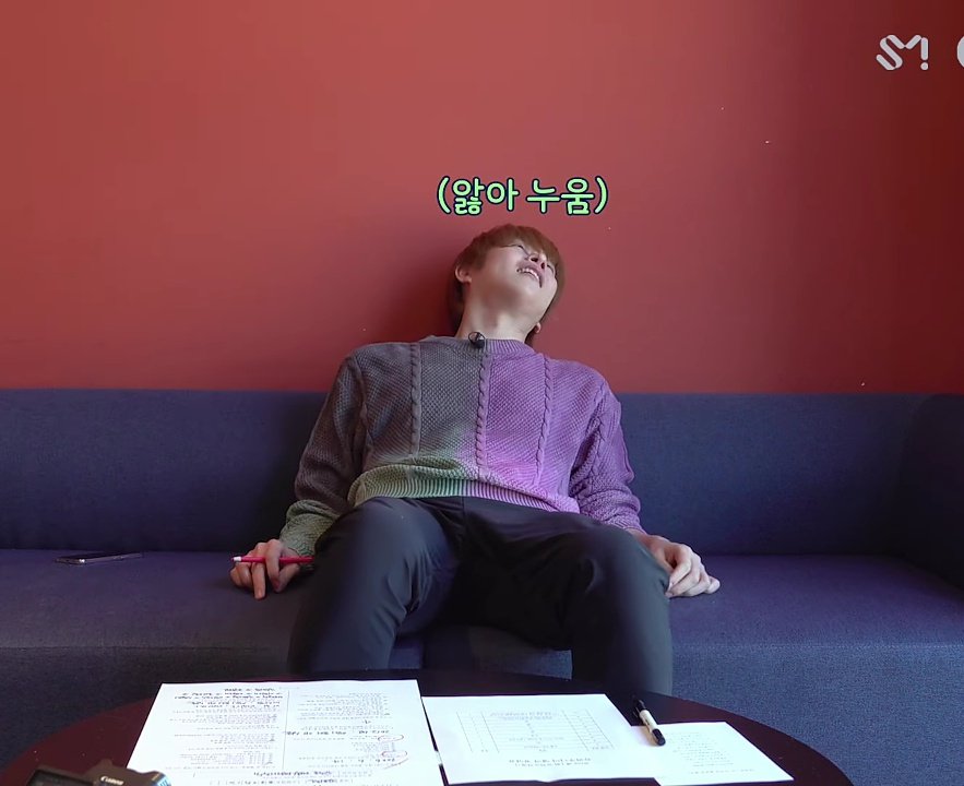 heebumboki's tweet photo. ANYONE PLEASE SEND HELP HE LOOKS SO HOPELESS😭🤣

he only got 5 correct answers &amp; ended up wrote "sory" on top of his decorated cake🤣
HEE PLEASE😭😭😭😭 https://t.co/3KvDk1wjYa