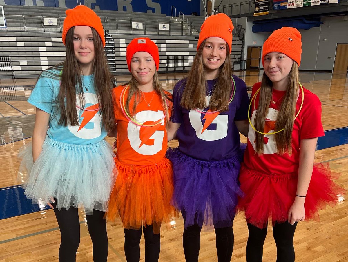 CapCityCavsVB's tweet photo. To say we know how to do team bonding would be an understatement lol your CC Volleyball girls had a blast during their Amazing Race around the city for end of the year bonding!!! https://t.co/kHRa3IXHJS