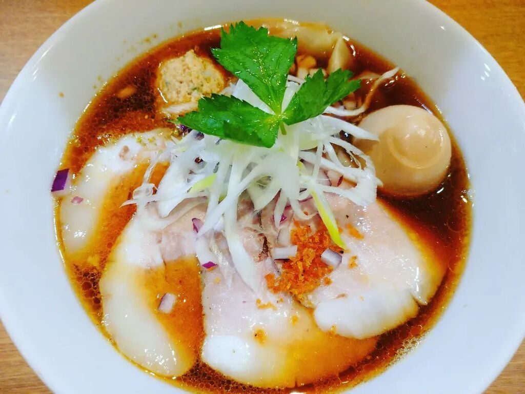 ramen36524's tweet photo. 麺屋 天来 特製山椒醤油ラーメン 9月オープンの新店スープは鶏とハマグリ、鰹節などを使用とのこと。具材は珍しい貝柱トッピングをはじめ、鶏つくね・ワンタンなど豪華。#東十条 #ラーメン #ramen https://t.co/0sh9NQRqG7 https://t.co/HaooCHpiAo