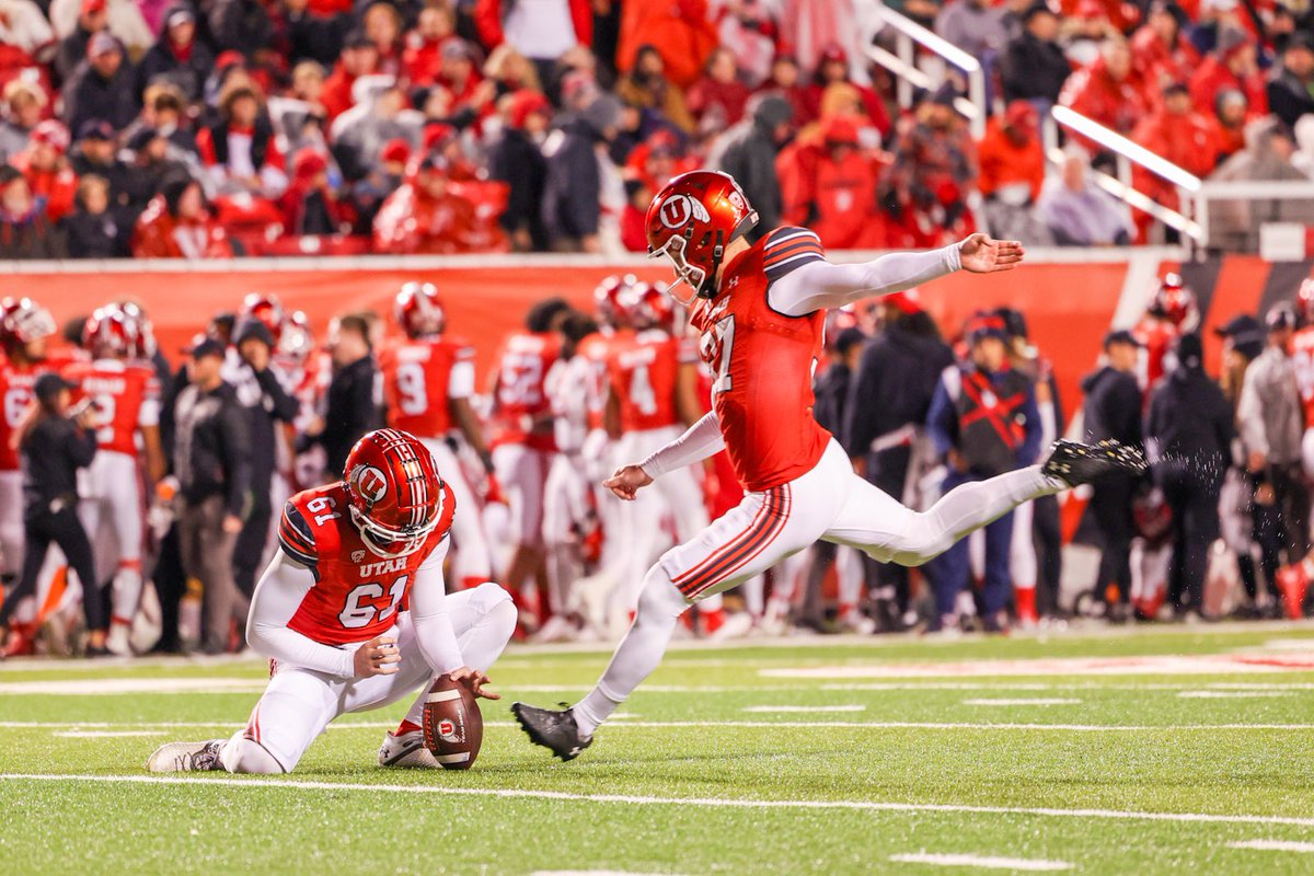 j_gambassi's tweet photo. Some shots from first half of @Utah_Football vs Arizona. @ChronySports @TheChrony https://t.co/iiPzap3GlL