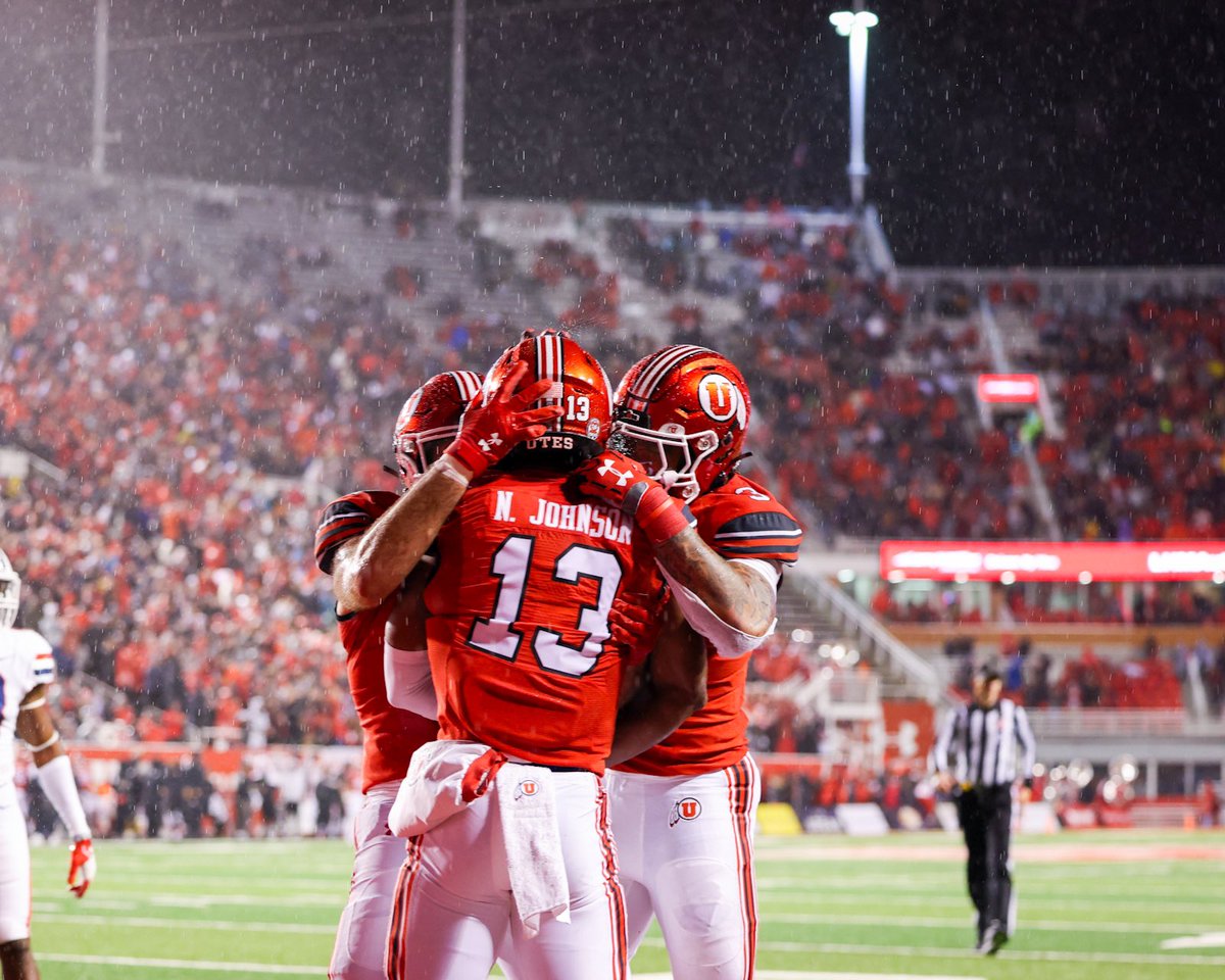 j_gambassi's tweet photo. Some shots from first half of @Utah_Football vs Arizona. @ChronySports @TheChrony https://t.co/LJuITWEloP