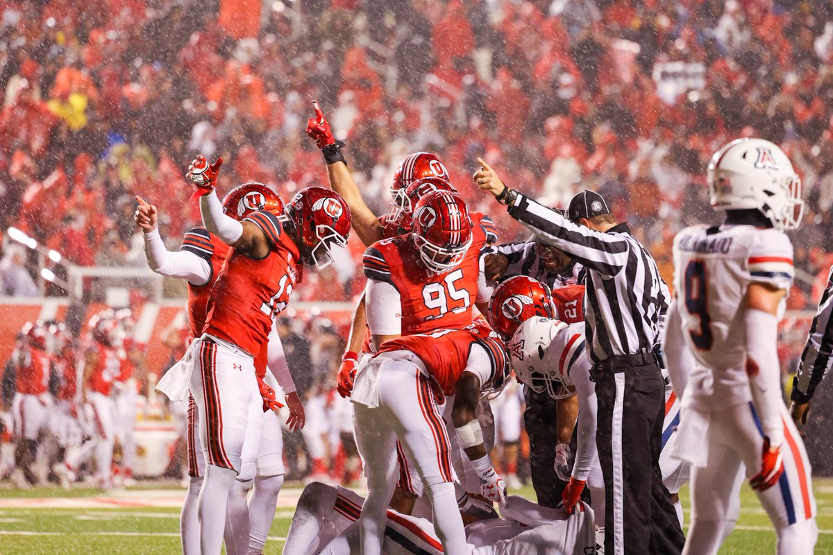 j_gambassi's tweet photo. Some shots from first half of @Utah_Football vs Arizona. @ChronySports @TheChrony https://t.co/LJuITWEloP
