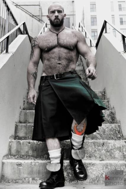 Medvjed's tweet photo. #chlapi #kilty https://t.co/2apQYbz5YE