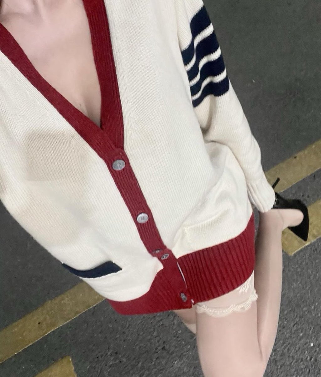 Ydoooo2's tweet photo. 骚骚的蕾丝边白丝
#反差 #御姐 #白丝 #长腿 #射屏 #合照 #意淫 https://t.co/z92RRrUeCp