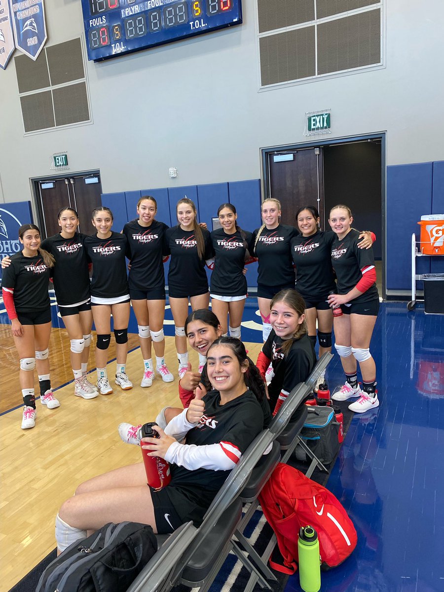 JoeApodaca6's tweet photo. CIF San Diego Section Division 4 Champions!!! Congratulations to Coach Lerno and the Tigers of The Imperial High School! #TigerPride #makeitamasterpiece ππͺ https://t.co/kaJPYEX0X2