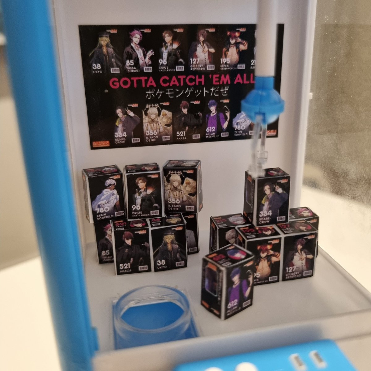 I bought a miniature claw machine and decided to make it an otome thing 🥺🥺 It took me the whole day to design and assemble this, but I'm so happy 😭💞 #otometwt