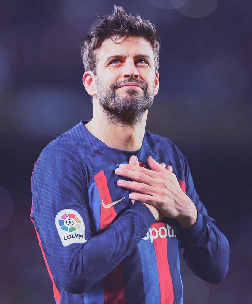 FabCuler's tweet photo. #Pique you were crazy , not many players have the guts to leave their forever like spot for the young blood.
Absolute #Legend in my book. โค๏ธ๐
#FCBarcelona #Sempre3 https://t.co/DwJZSdgHrr