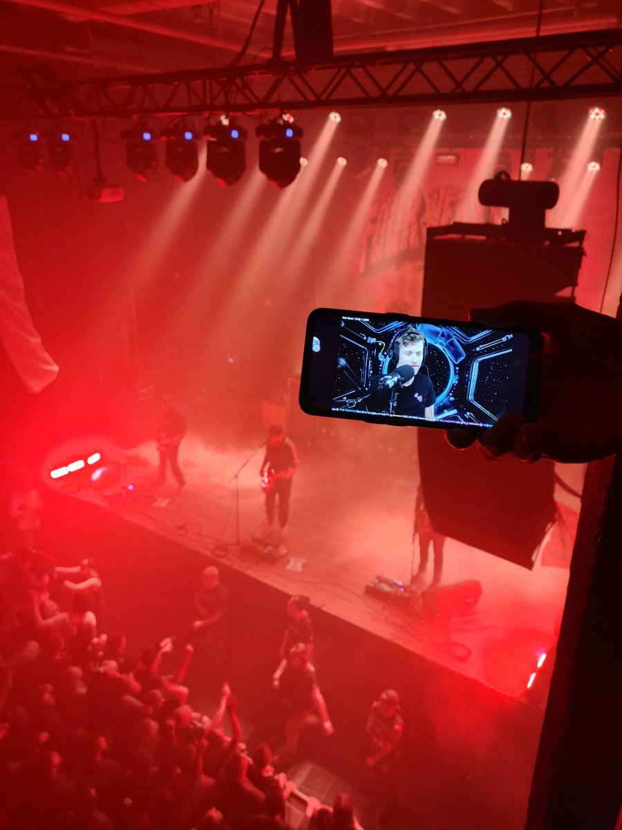 BrainDead_Bob's tweet photo. @kingbootyswagga can't miss a stream even at the Four Year Strong show https://t.co/goVtp4hQuS