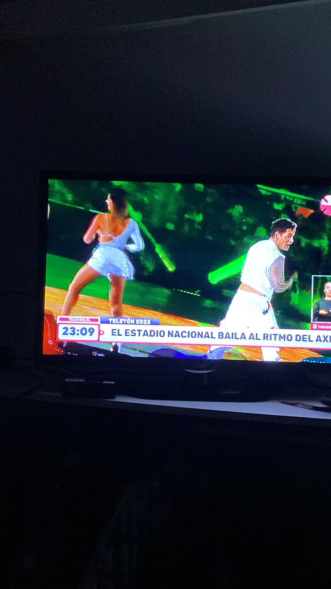 clauarroyo's tweet photo. Foto desenfocada porq  estaba bailando.  #MovimientoAxe #Teleton2022 https://t.co/NwmxagPAdk