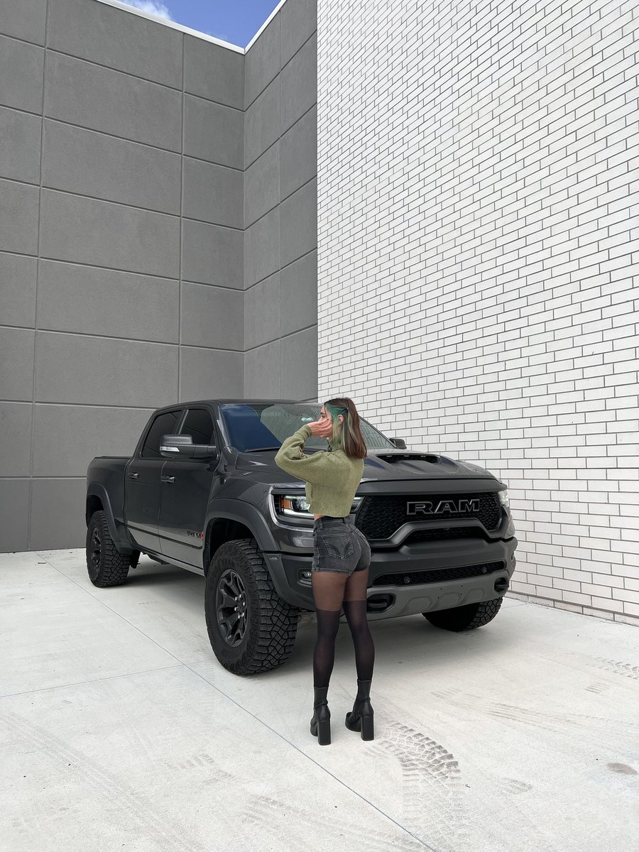 Natalie Roush on Twitter "Big truck, smol girl.."