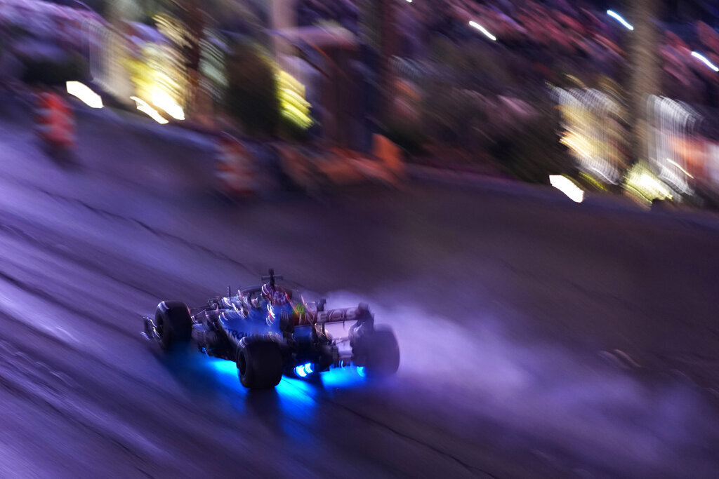 Sir Lewis Updates on Twitter "Lewis drives during a demo on the Las Vegas Strip at the F1 Las