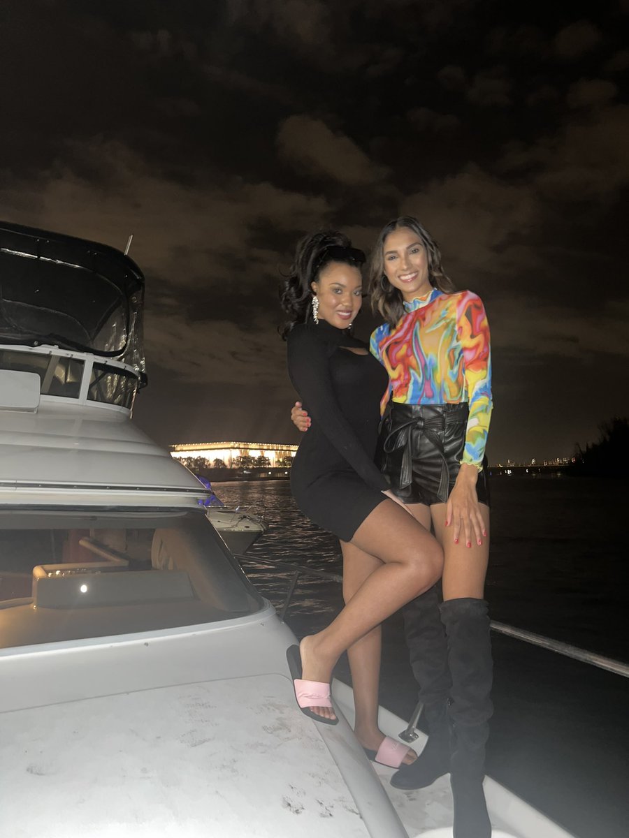 thesierrafox's tweet photo. Look who I found on a yacht 🛥 in Georgetown 🤩 

@GuyLambertNews &amp; Miss DC 👑@IAm_SashaP ❤️ https://t.co/UaRA4B5StC