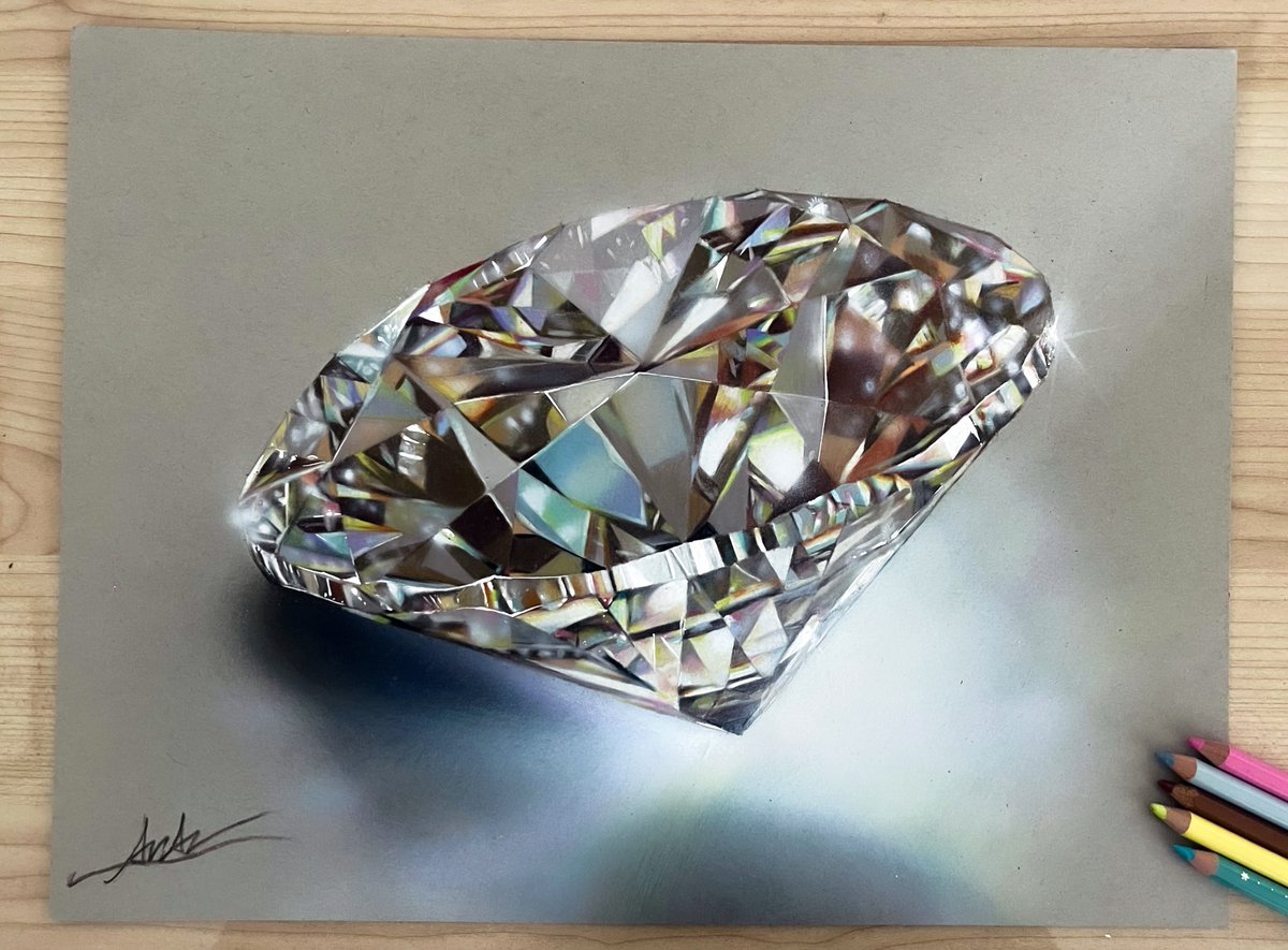 色鉛筆でダイヤモンド描きました✏️
70時間頑張った...拡大して見て欲しいです！！！