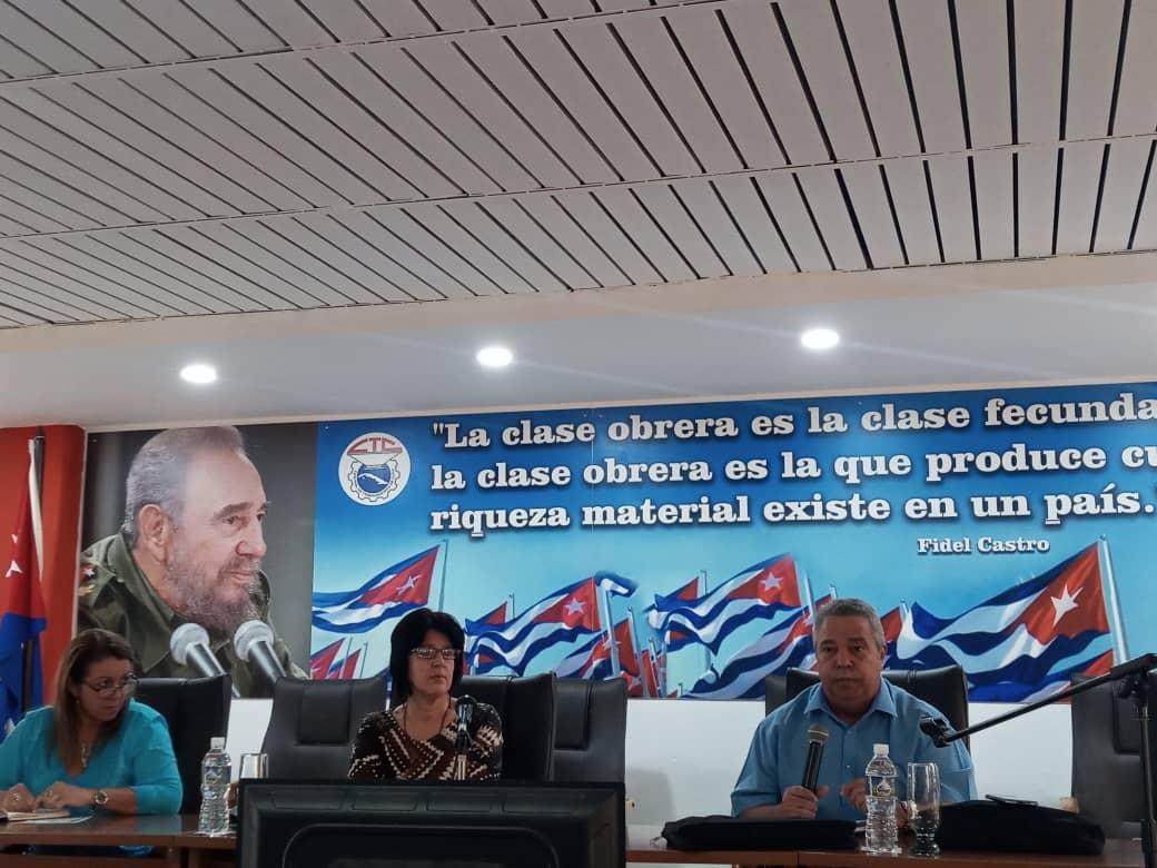 Vitales temas del escenario laboral de #Cuba🇨🇺, así como de su marco jurídico, fueron abordados por @MartaEFeito en nuestro seminario con los S/G de CTC Municipales. Alianza con <a href="/MTSS_CUBA/">MTSS CUBA</a> para materializar el principio de distribución socialista. @CubaCentral #CubaViveYTrabaja