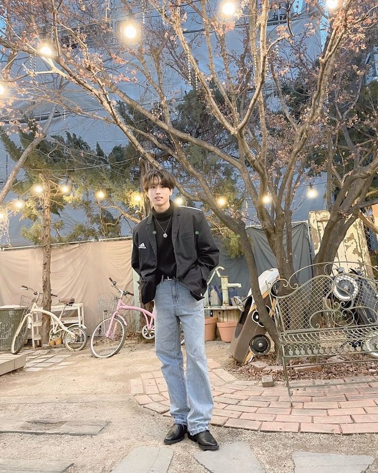 ㅤㅤㅤㅤㅤUno Kayle Loresco
   ㅤㅤㅤㅤ -hjs fc. '00. fil/eng
   ㅤㅤㅤㅤ-n/sfw. profanities.
    ㅤㅤㅤㅤㅤㅤ-strictly ic.
    - <a href="/sarnaiiii_/">ari</a>'s "Take a Risk" AU Series