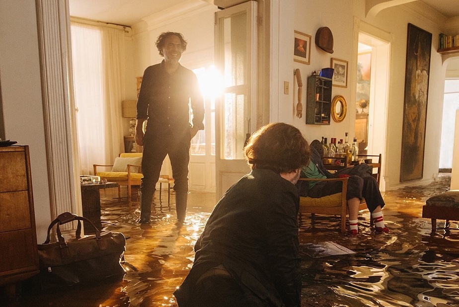 ConfabularioMx's tweet image. “El narcisismo desaforado da forma a una especie de memoria onírica, de vertiginosa egolatría superazotada”,Jorge Ayala Blanco reseña “Bardo”, la esperada película de Alejandro González #Iñárritu, relato del sueño delirante de un creador en crisis:bit.ly/3fwNpp3