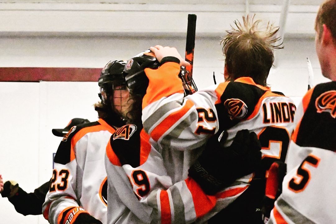 How ’bout them Clones! Varsity defeats the Des Moines Capitals 4-3 in a shootout! Graff Linder with the hat trick!