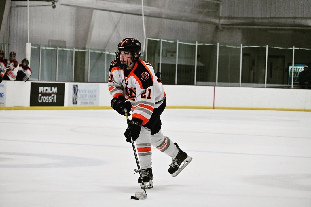 ameshockey's tweet photo. How ’bout them Clones! Varsity defeats the Des Moines Capitals 4-3 in a shootout! Graff Linder with the hat trick! https://t.co/6lTF3Mzv7p