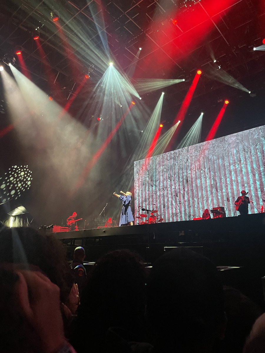 itsgabidu's tweet photo. o show da mitski foi literalmente o melhor show da minha vida https://t.co/V5adngnac6