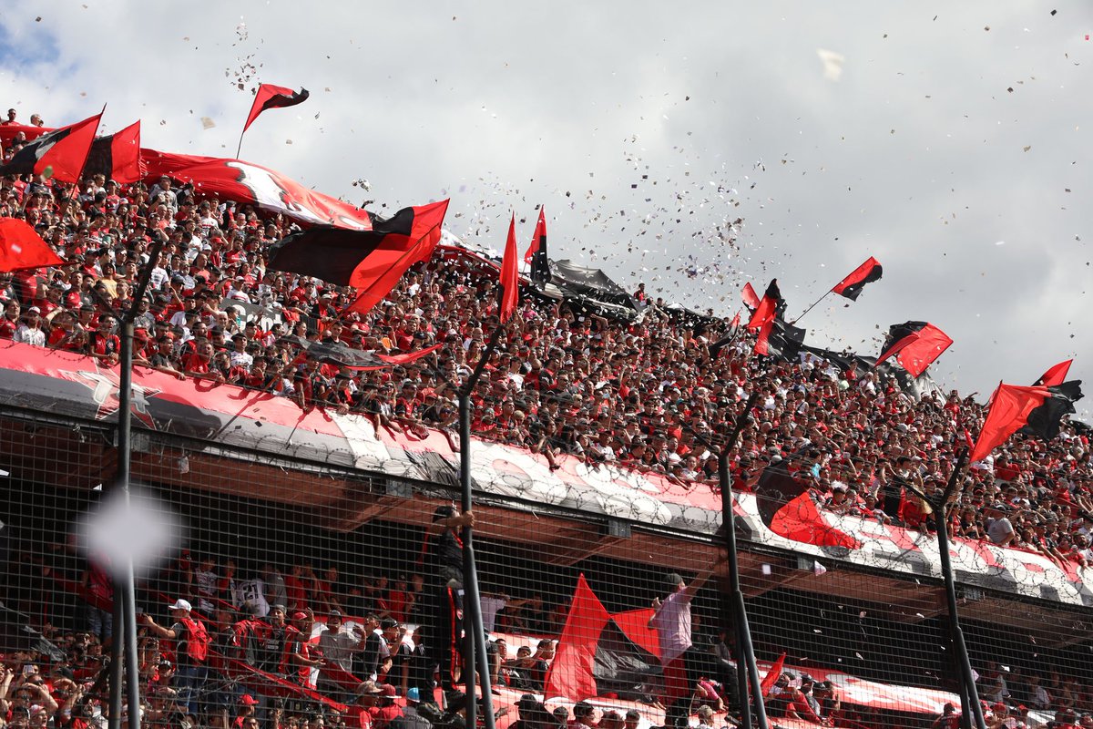 NewellsBr's tweet photo. Toda a minha vida eu serei ❤🖤 https://t.co/JtSKjPXqik
