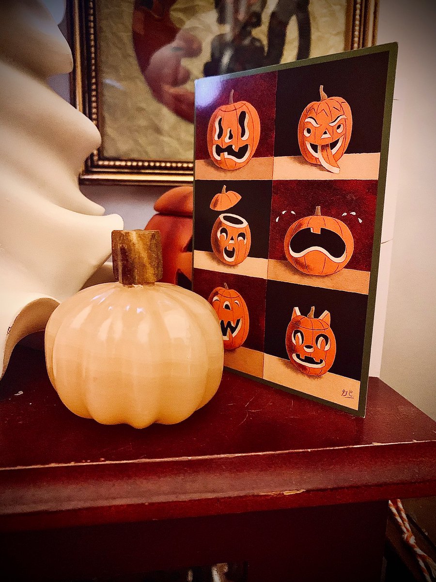 When I think of #ghosts I either envision the traditional #Halloween ghosts or THIS type. This one came from @CrackerBarrel. I placed it with my #Onyx Pumpkin & a card from my aunt & uncle. 🎃👻🎃
#Ghost #Pumpkin #Pumpkins #HalloweenCards
@Oddwhims @erincheshirecat @rj_dreamer