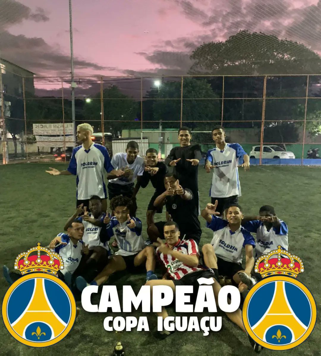 RealParisFC's tweet photo. É CAMPEÃO!!!

Em jogo que parecia tranquilo quando REAL PARIS abriu 2x0 no 1° tempo, no 2° tempo a equipe do furacão veio pra cima, conseguiu empatar em péssima atuação do juiz, expulsando nosso jogador RYAN, mas nos pênaltis O GRITO DE CAMPEÃO VEIO!!!! https://t.co/YMQS6Zj1T5