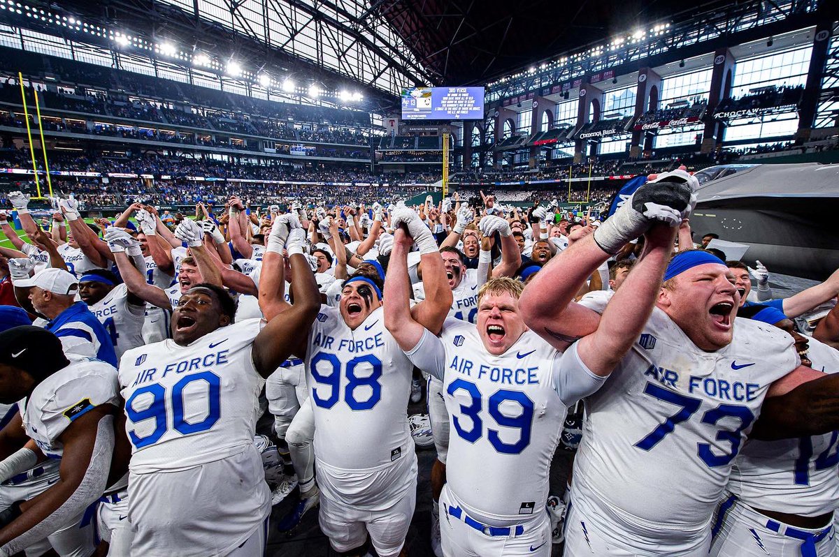 Air Force Falcons tweet media