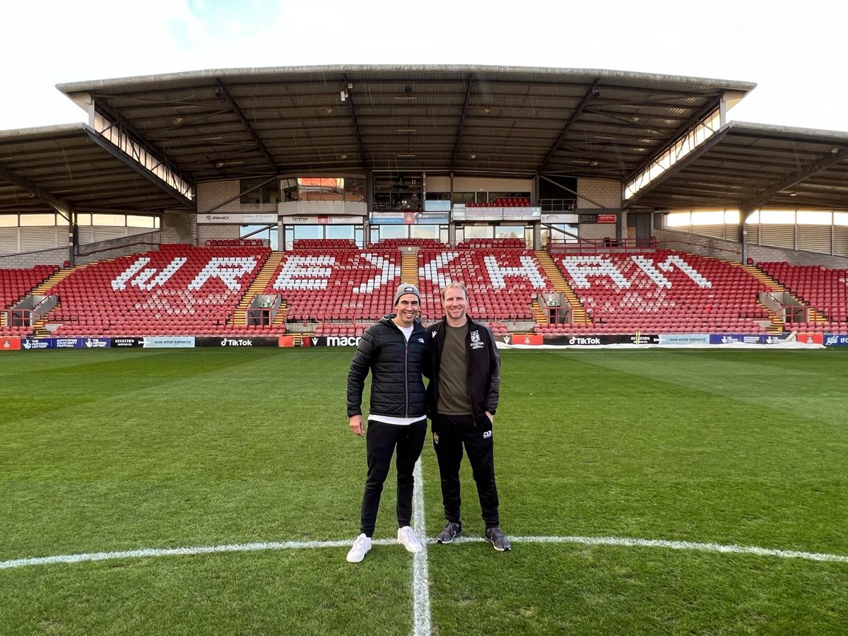 joncrawley85's tweet photo. Big thanks to @paulchal and @iwanpugh for showing us around #WrexhamAFC today…. @Crolly79 https://t.co/tahLjXztX0
