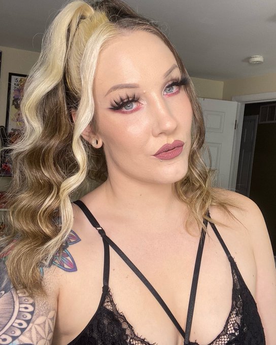 Thank you for all the birthday wishes! 🥰  These are the last couple hours for my bday sales!  🎂 20% off<a href="/tag/hotgirltwitch"class="tags"><span>#hotgirltwitch</span></a>