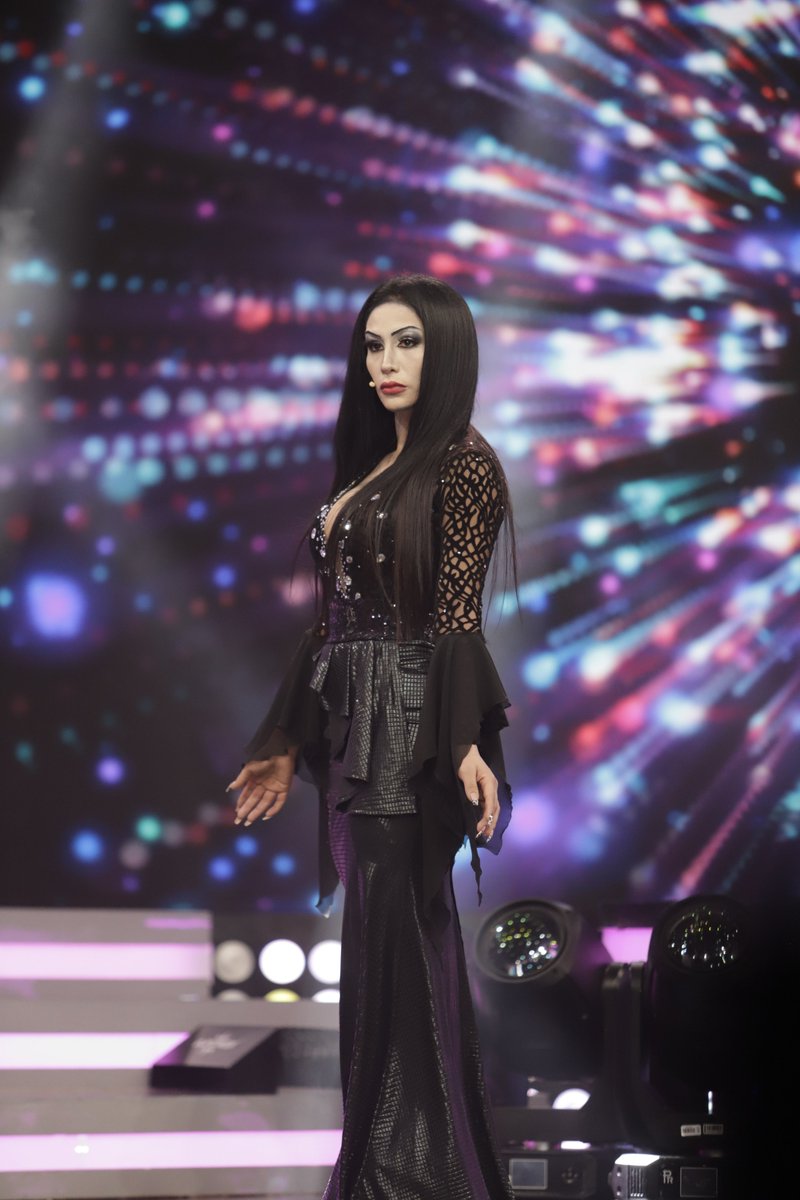 estanocheperu's tweet photo. #ElGranShow
¡BUENA ACTUACIÓN!
Leysi Suárez interpretó a "Morticia Adams" y lo dejó todo en la pista de El Gran Show con su presentación, el jurado destacó su gran interpretación en escena.
Míralo por @AmericaTVGO ► https://t.co/gIjRHe0v5q https://t.co/AzwG1YwfQ7