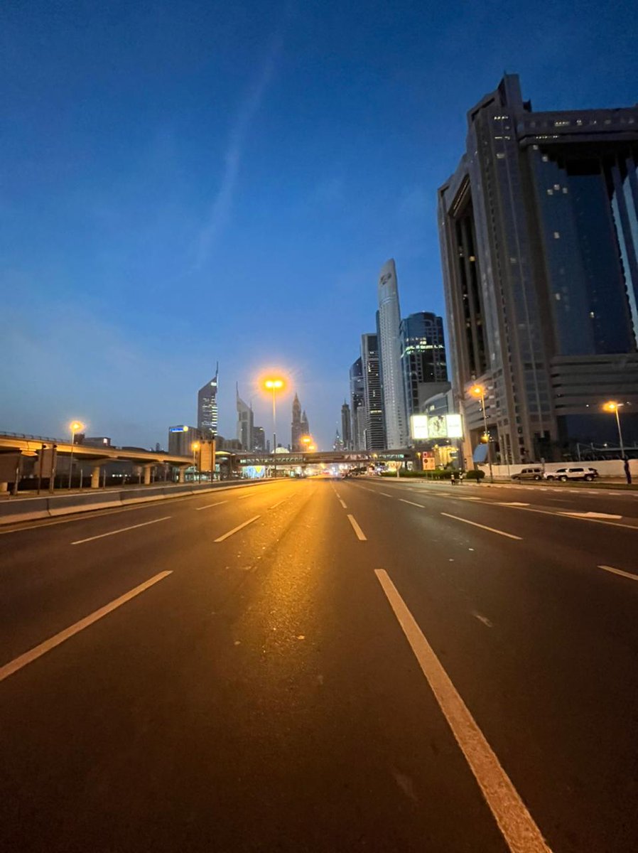 SKS2610's tweet photo. Dubai - the ultra busy Sheikh Zayed Road comes to a stand still today - gives way to bicycles....amazing !! https://t.co/TP02b4dncN