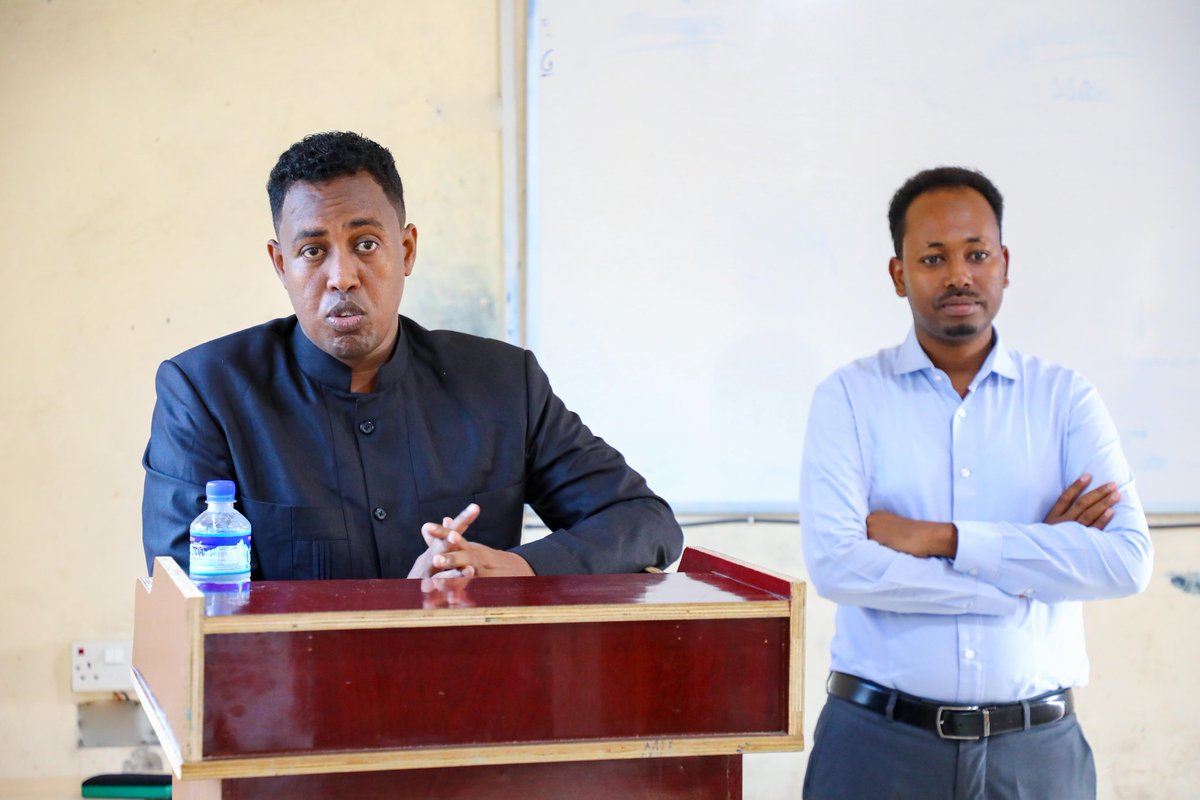 FPSPA_MU's tweet photo. Thanks Mr.  @AliHoshow  Head of Communication and Technology Department of @MOFASomalia  for Sharing with your Experience on communication and technology department of #mofasomalia' Daily activities and Policies to our students, as a guest lecturer to the  PS and IR students. https://t.co/sZCHPvDQoB