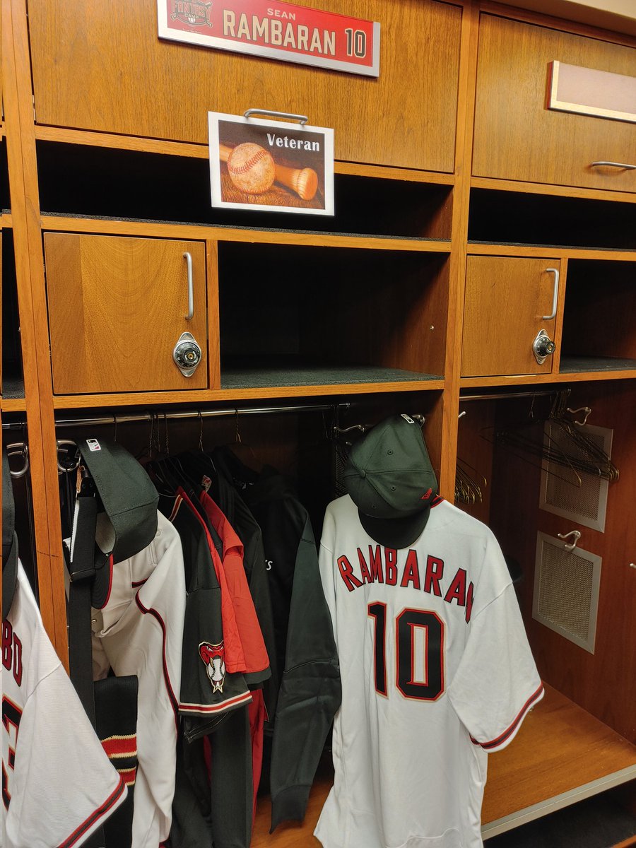 seanrambaran's tweet photo. I've waited three years to have the time of my life again... And it starts again tonight! 😊😊😊

#dbacksfantasycamp @Dbacks #Dbacks 

Miss you guys- @CurtisGalvin @DMC_Ryan @Hanner66 @wennypood @rodeornfa https://t.co/isUDOMPwoy