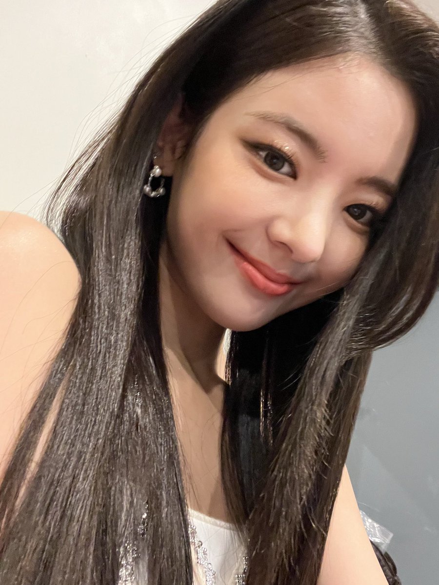 lia pics tweet media