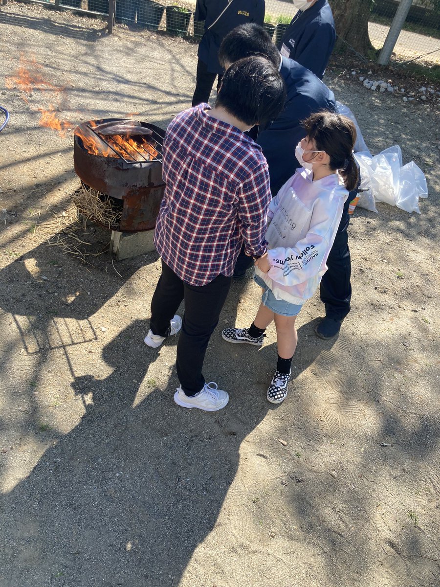 kaetsu6238's tweet photo. 孤児園の子供達とカツオのわら焼き体験イベント
いい天気とたくさんの笑顔😊いっぱい

#おらんく ＃悦 ＃大和 #お弁当 #ステーキ ＃北新地 #料亭 https://t.co/H6Hvde5nPr