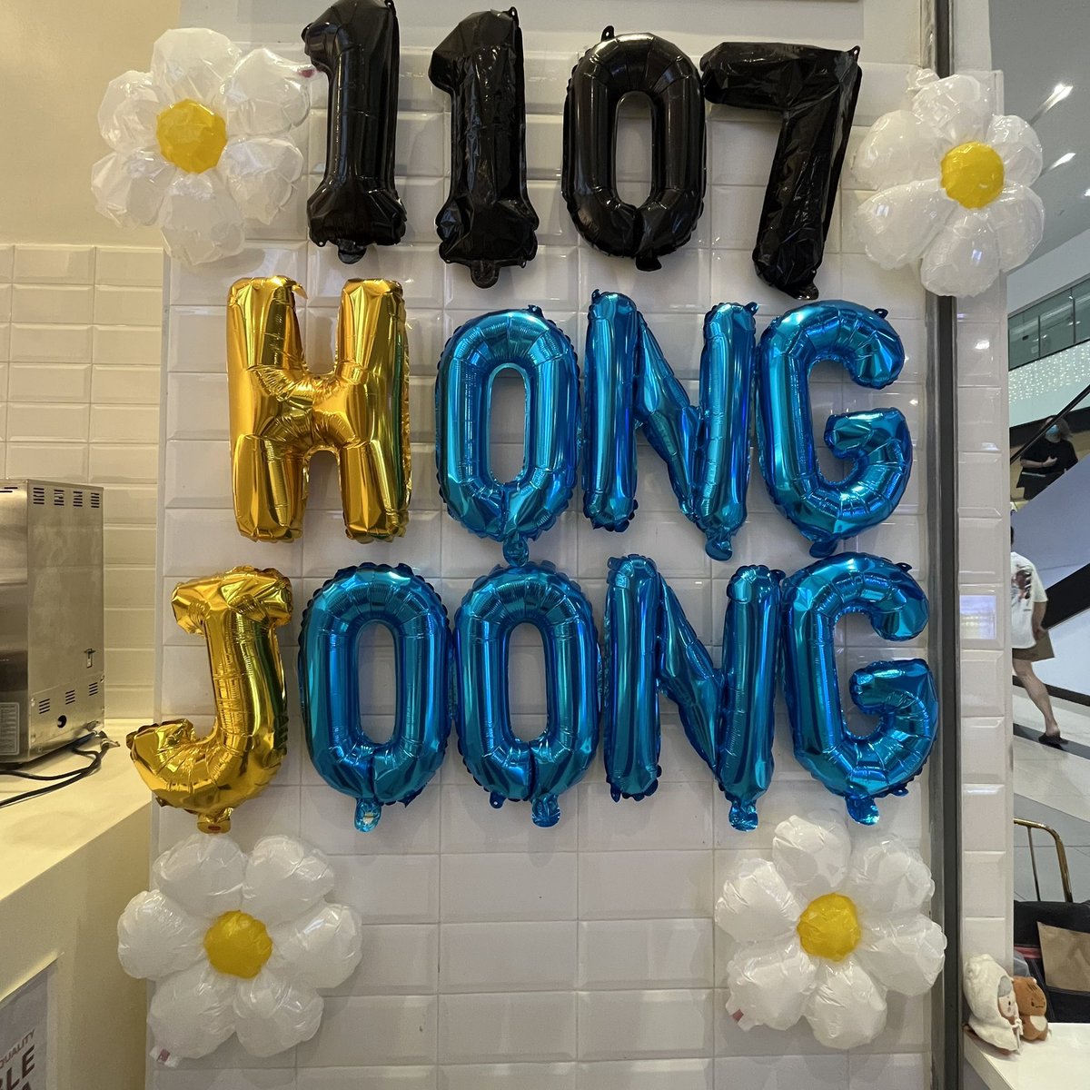 stuckwithU1107's tweet photo. WE ARE HERE!!! 🐿️ https://t.co/4vwlPb4Wqy