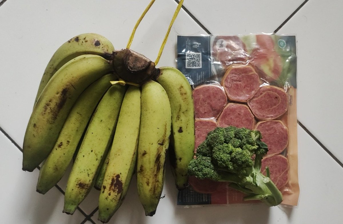 intelesatu's tweet photo. Rutinitas hari Minggu: belanja di pasar trus masak https://t.co/XzI2QL5dG3