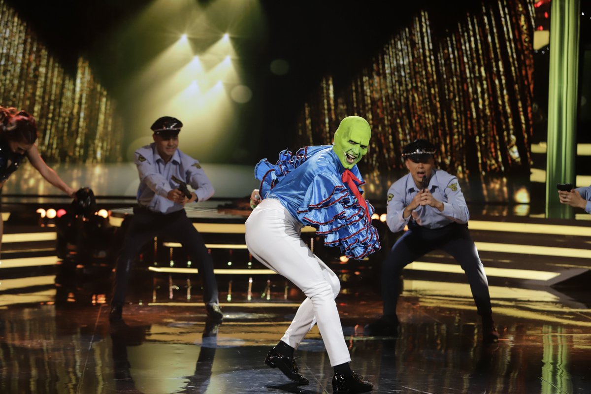 #elgranshow
 ¡UN CAPO!
Santiago Suárez deslumbró con su interpretación a "La Mascara" recibió el primer 11 por parte de Morella Petrozi, quien quedó deslumbrada con todo el show que brindó. 
Míralo en VIVO y GRATIS -Solo Perú- en América tvGO  ► bit.ly/vivoFBtvgo