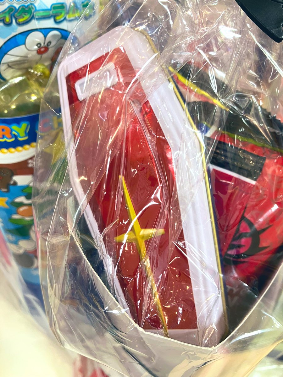 「ガンダムのブーツ、シールド型の缶付くの……、一体今何年だ……、最高……。 」|💉💉キュアリュータ💉💉のイラスト