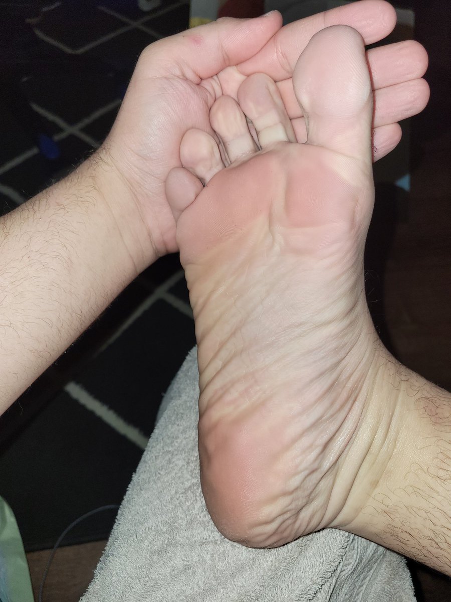 MonarchNex's tweet photo. Freshly showered soft foot x3

#foot #feet #footfetish #fetish #adult #onlyfans #lgbt #nonbinary #enby https://t.co/WZ06znZkmv
