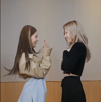 miniminniez's tweet photo. don't you just love it when twice and idle https://t.co/YJQzfaDgWP